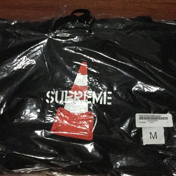 Supreme SweatShirt Medium